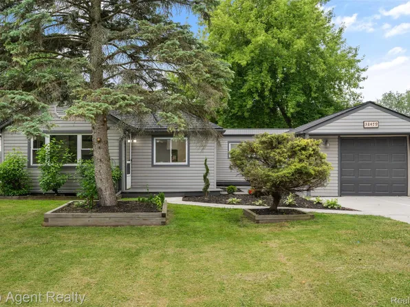 38479 Albert Blvd, Clinton Township, MI 48036