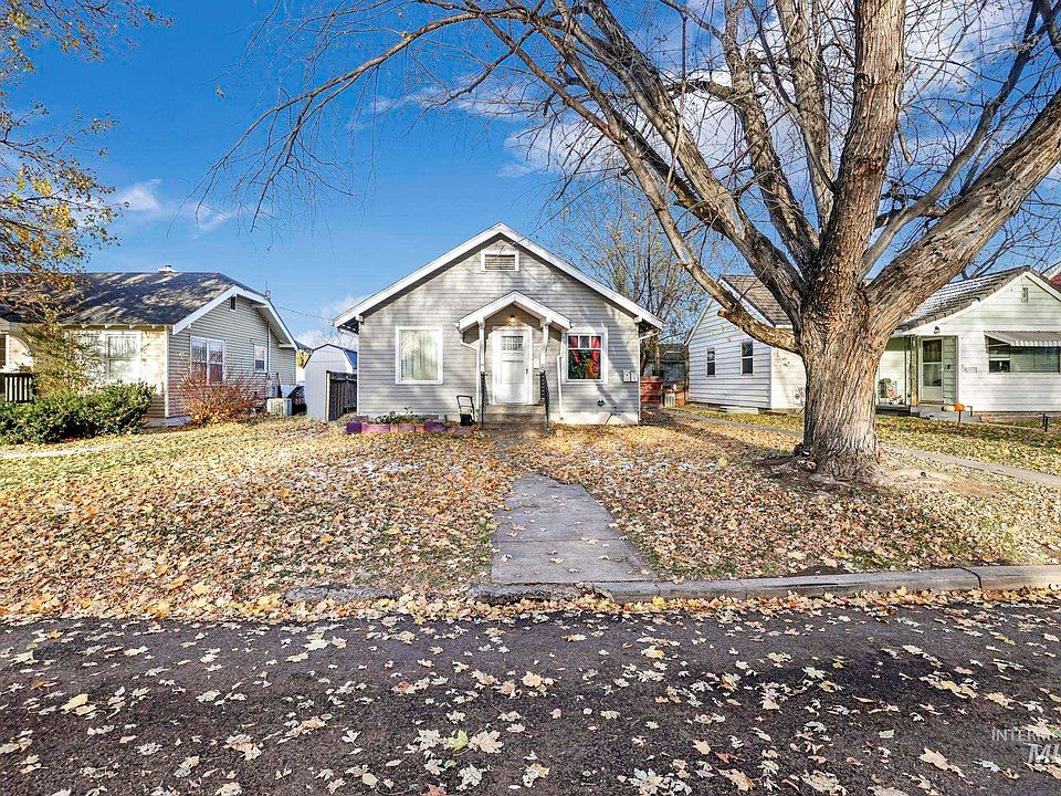 1st image of 316 8th Ave N