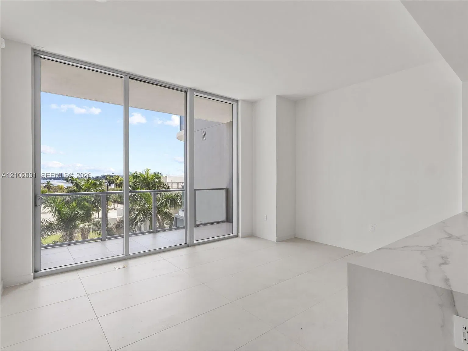 1 bed, 2.0 bath, 1060 sqft, $5,600 — Photo 3