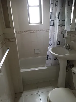 Rented by Halvatzis Realty | media 33