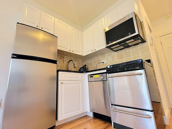 5th image of 127 E 101st St #4Z