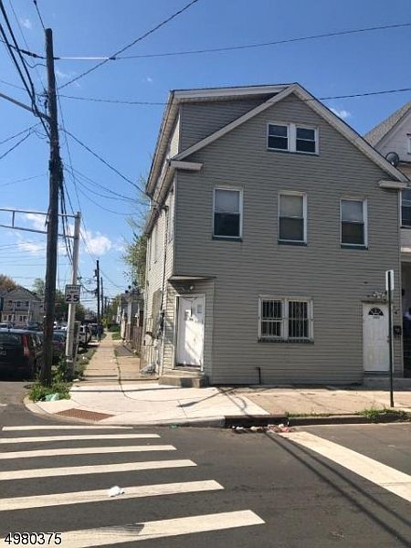2nd image of 1050 Anna St #2