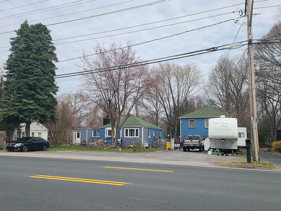 2nd image of 4512 Mountain Rd