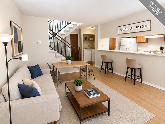3rd image of 3044 Woods Cir