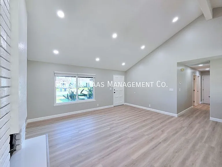 13118 Carolyn St — Photo 12