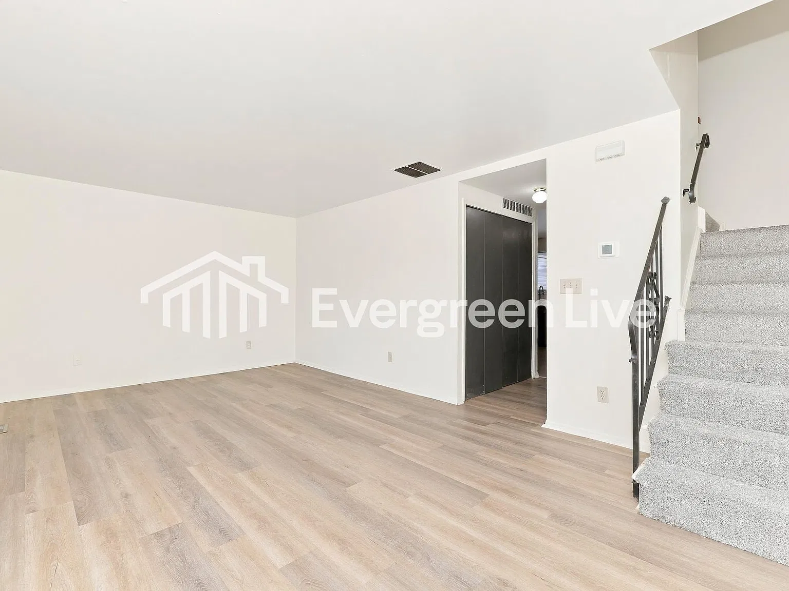 3 bed, 1.5 bath, 1234 sqft, $1,095 — Photo 3
