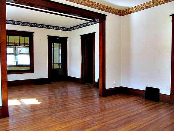 2nd image of 1020 E 12th St