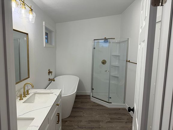 4th image of 3650 NE Canterbury Cir #102