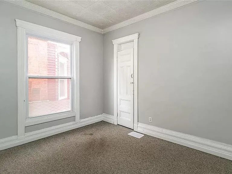 473 Alexander St — Photo 16