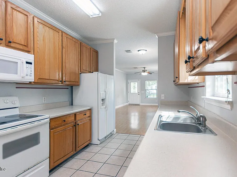 3237 Mayflower St S — Photo 9