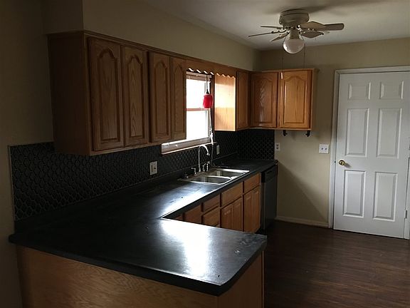 5th image of 2527 Deerwood Dr