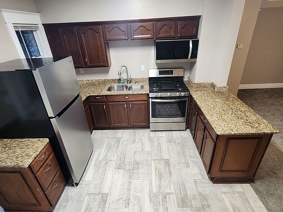 2nd image of 1120 Wealthy St SE #C