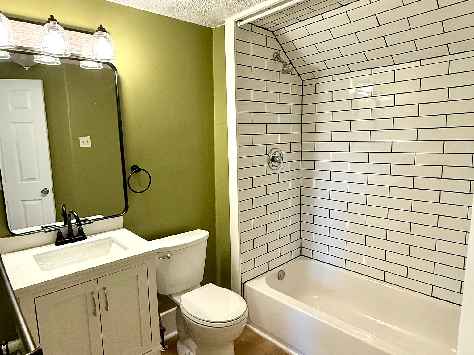 1054 Vance Ave — Photo 4
