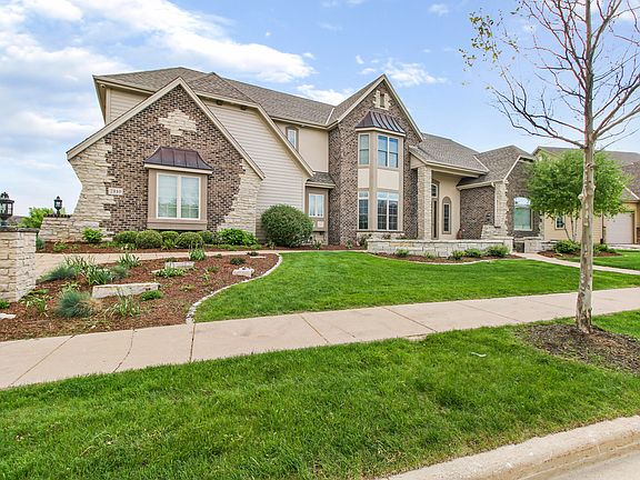 2nd image of 2810 Mohican Cir
