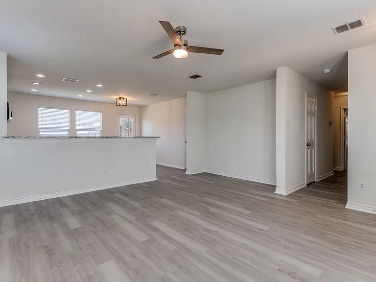 312 Stanford Dr — Photo 20