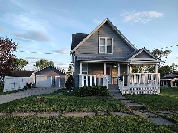 3rd image of 715 E 3rd St