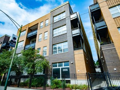 2935 N Clybourn Ave APT 203, Chicago, IL, 60618
