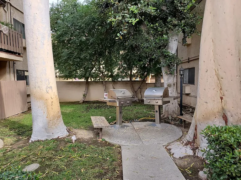 17900 Sherman Way — Photo 7