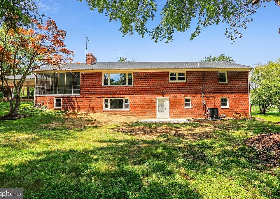 2nd image of 4501 Henderson Rd