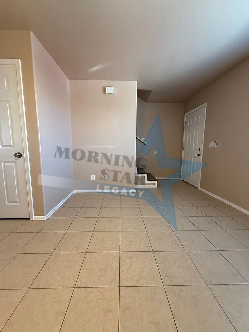 Just Reduced - Townhome In Great Location! — Photo 4