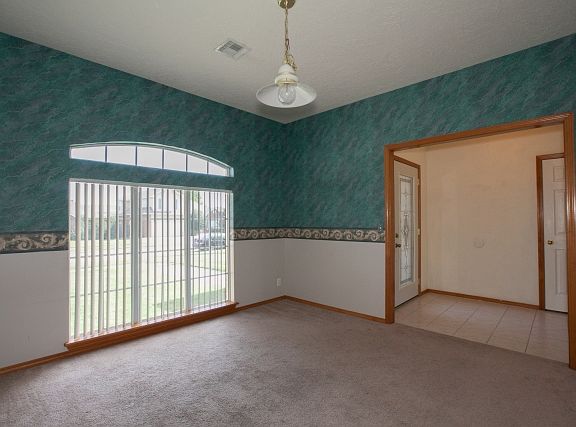 Grand room ready for you dinner party