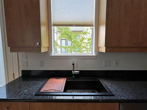 5th image of 2703 Crawford St