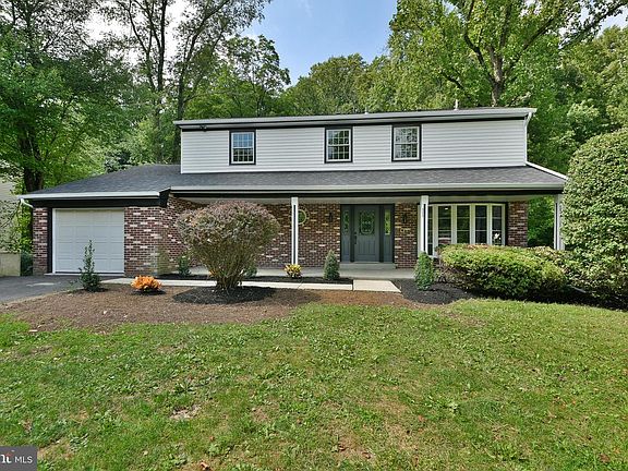 4th image of 3225 Burn Brae Dr