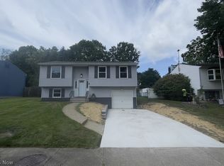 1056 Shadowlawn Dr, Ravenna, OH 44266