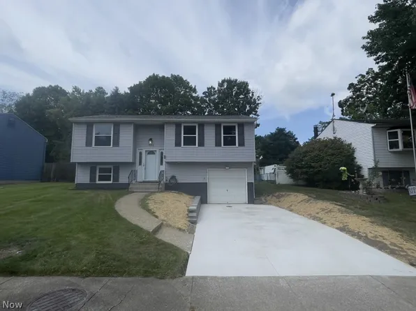 1056 Shadowlawn Dr, Ravenna, OH 44266
