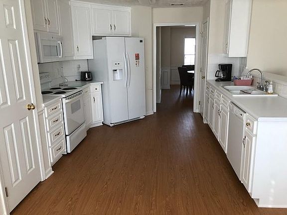 4th image of 3557 Lake Valley Ct