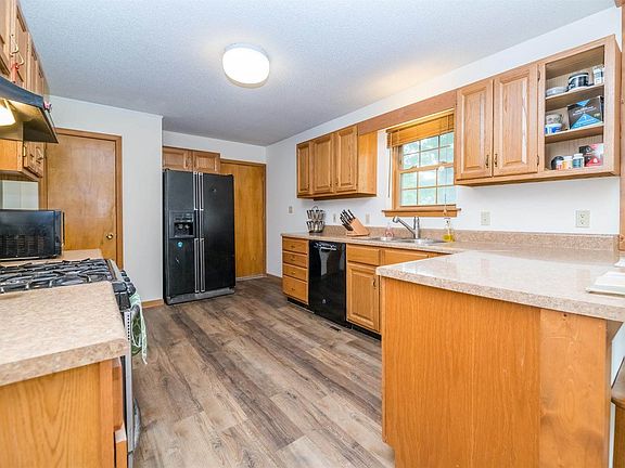 4th image of 2108 Bridgewater Dr