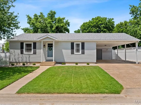 105 Gardner St, Waterloo, IL 62298