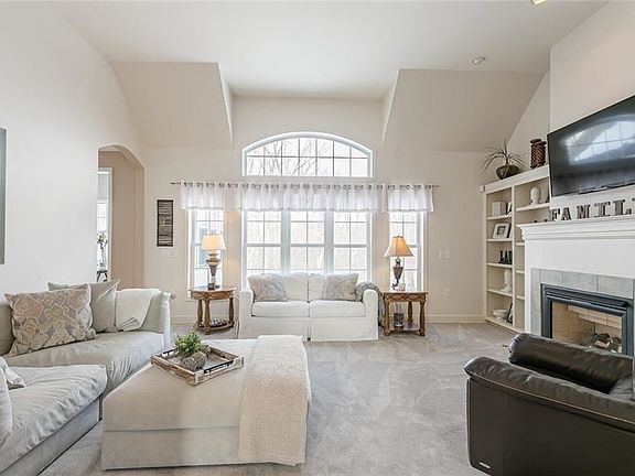 2nd image of 24 Tenbury Way