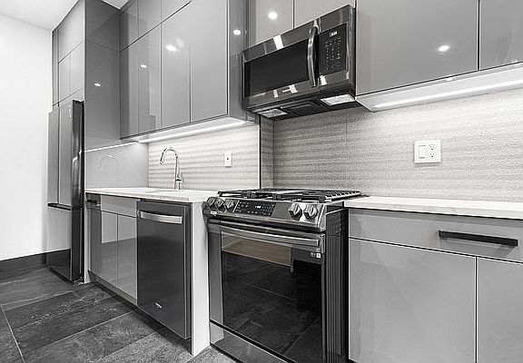 4th image of 240 E 80th St #240