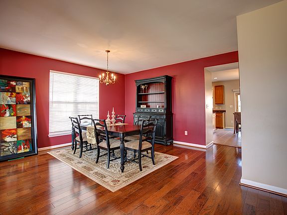 4th image of 102 Sitlingtons Hill Ct