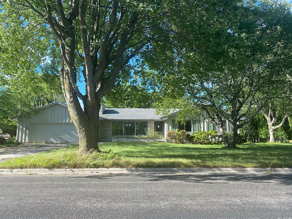 1st image of 375 Margaret Lynn Ave