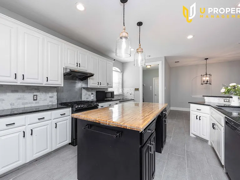 1687 Sandstone Dr — Photo 14