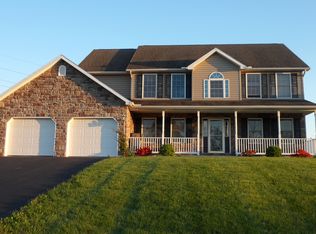 902 Lindia Dr, Chambersburg, PA 17202