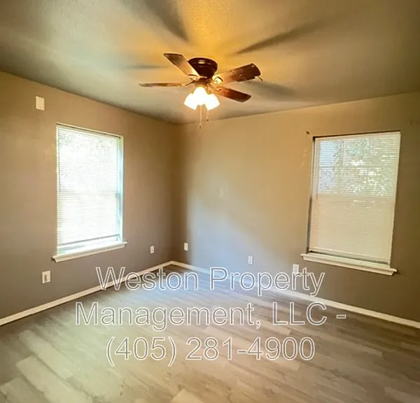 416 E Washington St — Photo 8