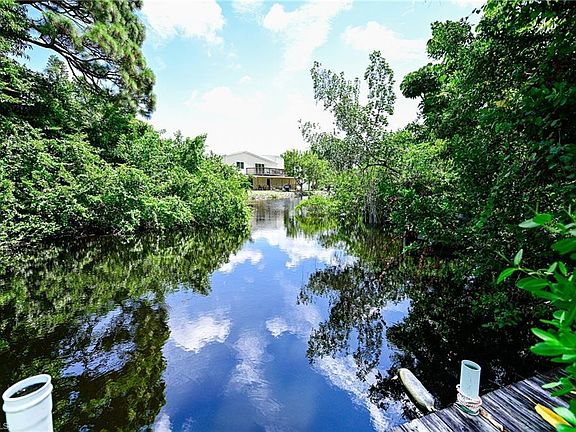2nd image of 3625 Riviera Cir #3627