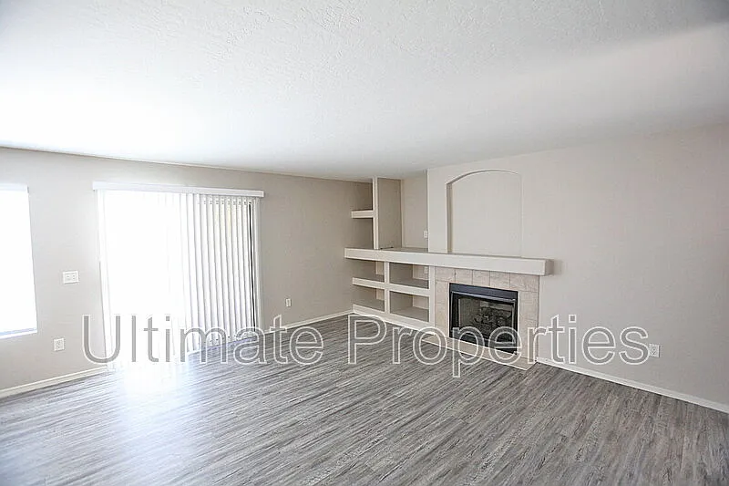 4 bed, 2.5 bath, 2235 sqft, $2,095 — Photo 2