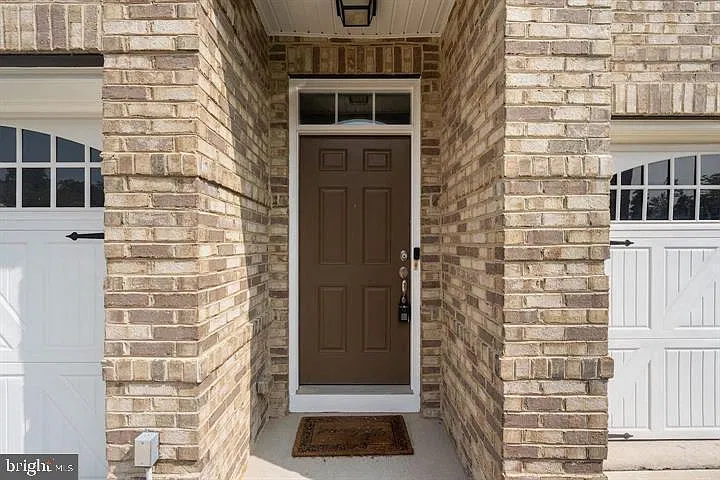 4 bed, 3.5 bath, 2836 sqft, $3,300 — Photo 2