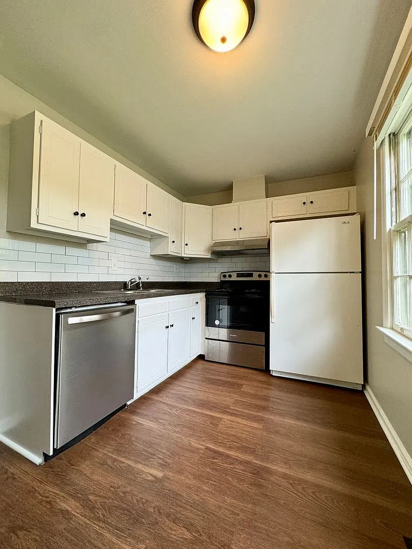 4-Bedroom, 3.5-Bath Townhome in Hethwood Community — Photo 2