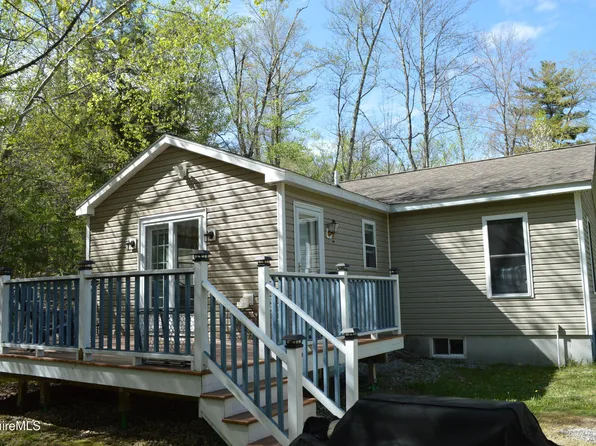 130 S Cove Dr, Becket, MA 01223