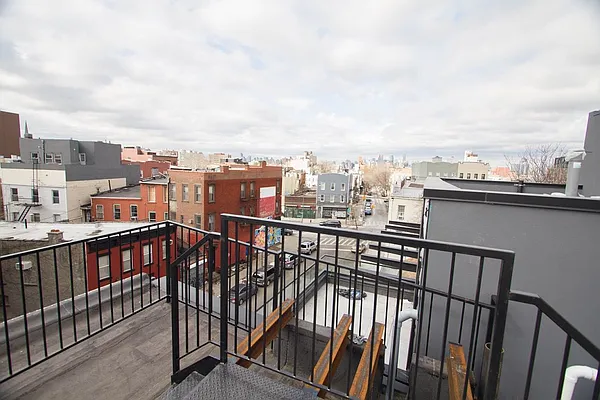 Rented by EXR | media 42