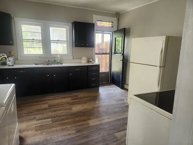 115 W Railroad St — Photo 5