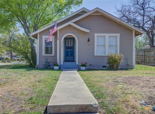 923 N Heideke St, Seguin, TX 78155