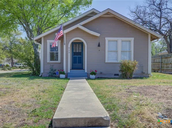 923 N Heideke St, Seguin, TX 78155