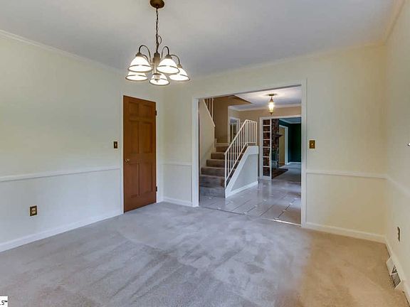 3rd image of 110 Port Royal Dr