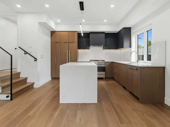 552 Kaslo St #2, Vancouver, BC V5K 3Z2